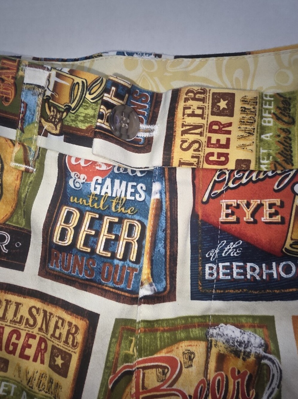 Mens Beer All Over Print Shorts SZ 36 10 Inch Inseem Double Button-up W/ Pockets - Picture 9 of 14